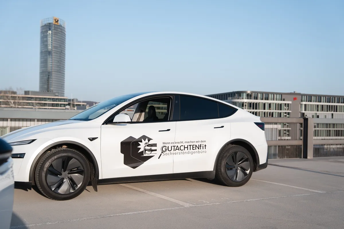 Kfz Gutachter Königswinter - GUTACHTENfit Tesla Einsatzfahrzeug