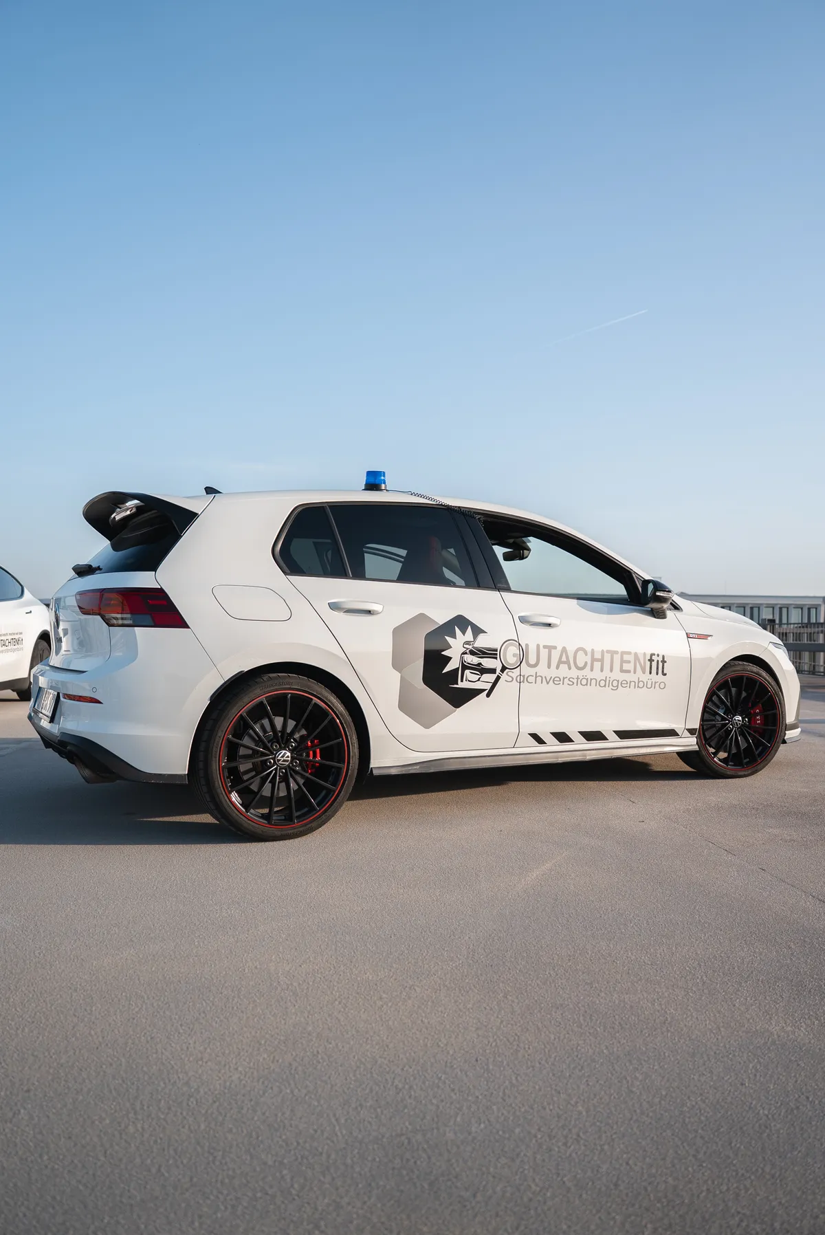 Kfz Gutachter Meckenheim - GUTACHTENfit Einsatzfahrzeug mit Blaulicht